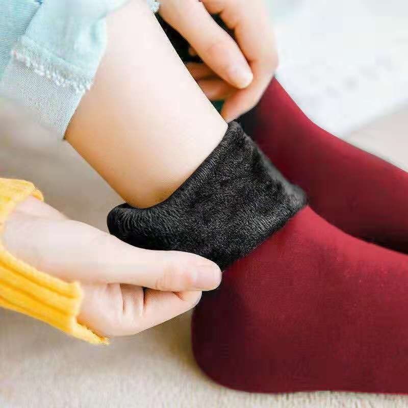 現物の女性の床の靴下とベルベットの厚い男女の中筒の卸売りの靴下の冬の保温の秋の月子の長い筒|undefined