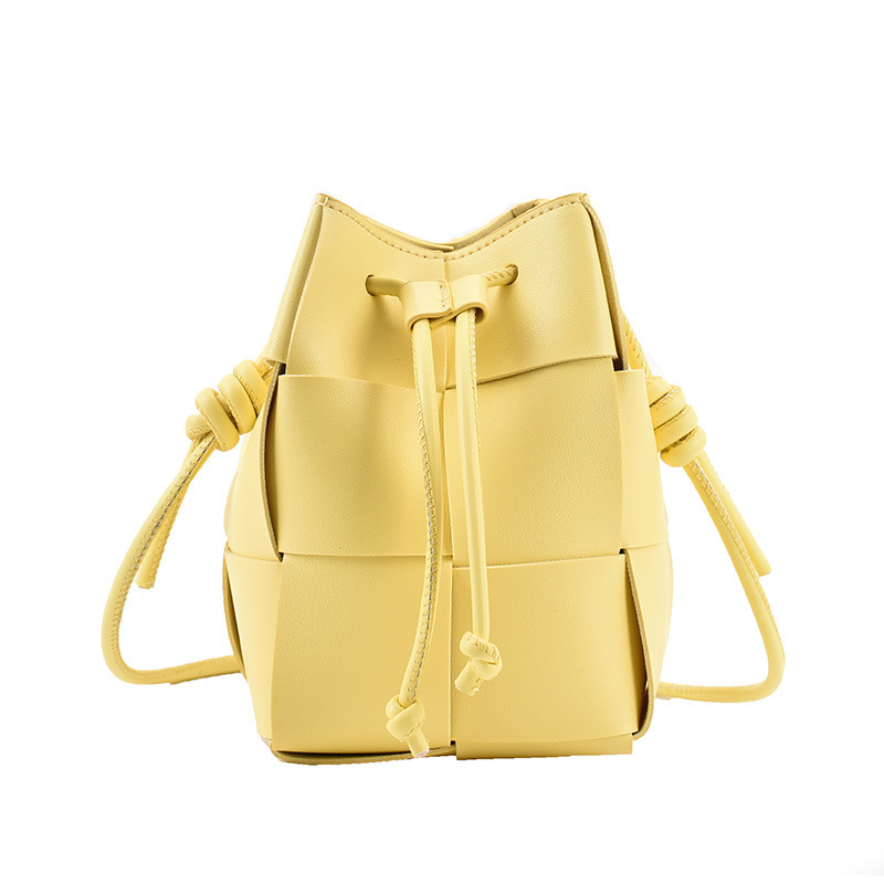 Femmes Mini Faux Cuir Couleur Unie Vêtement De Rue Chaîne De Caractères Sac Seau display picture 14