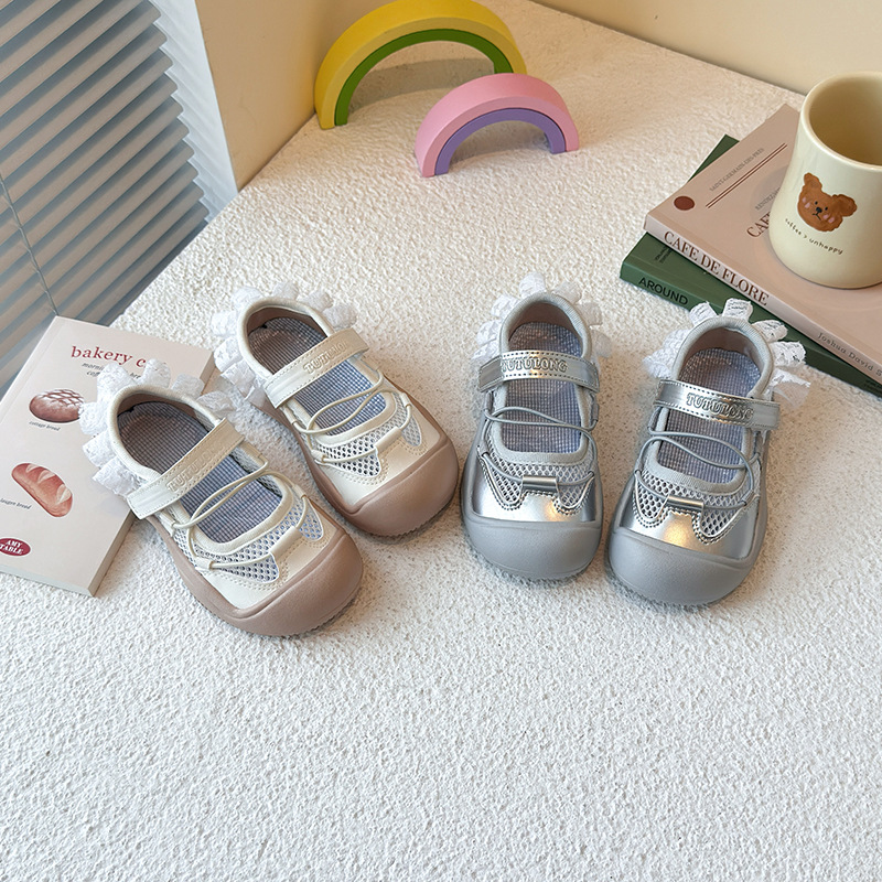 Sandálias deportivas para niñas 2025 verano nuevo niño de malla encaje zapatos casuales para niñas zapatos de malla transpirables