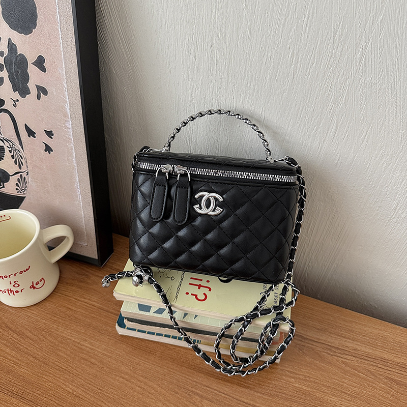 Cross-border diamond-pattern chain handbag for women, new autumn style, unique niche box bag, stylish and exquisite, shoulder and crossbody bag Cross-border diamond-pattern chain handbag for women, new autumn style, unique niche box bag, stylish and exquisite, shoulder and crossbody bag