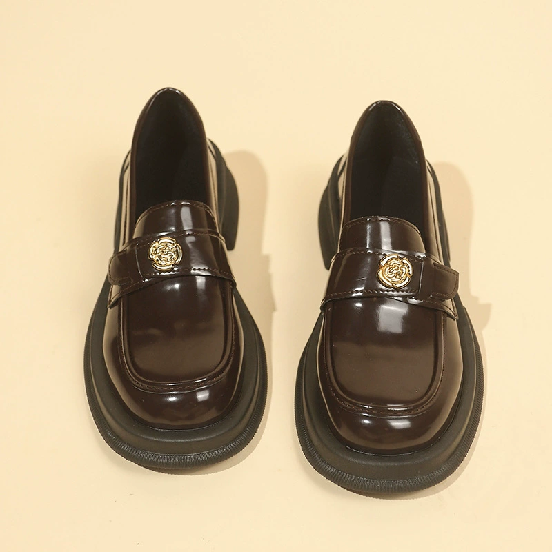 Британский стиль черный новый 2025 ретро толстый каблок плюс бархат туфли на толстой подошве маленькие кожаные туфли женские рафу золотые монеты французская весна и лето