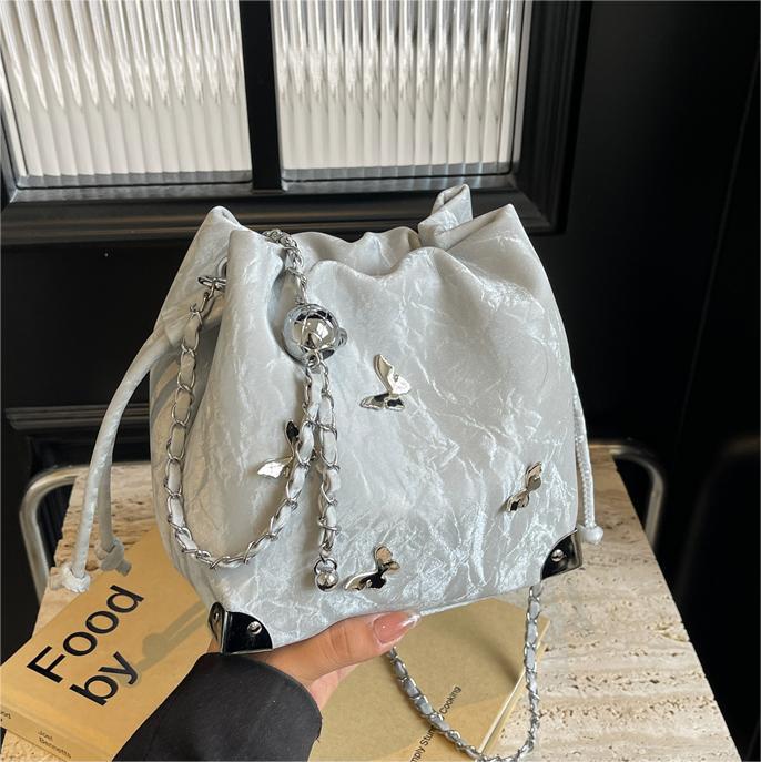 Bolsa de verano ultra caliente para mujeres 2024, nueva popularidad mariposa universal bolso de hombro en línea bolso de cubo