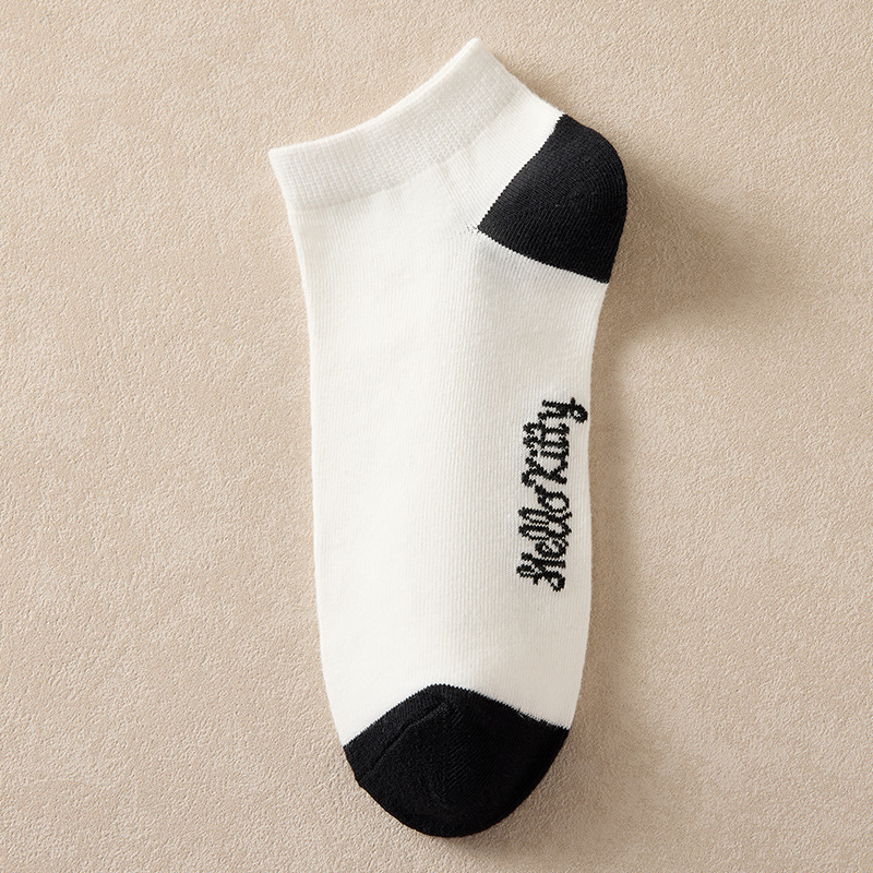 Nuevo diseño en blanco y negro dibujos animados encantadores estilo universitario de otoño calcetines de mujer de estilo general superficial calcetines de barco de manga baja