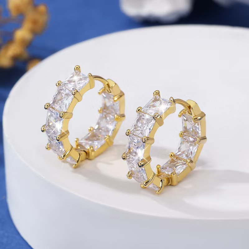 Hebilla de oreja de sentido premium de circón en forma de U ultrarrabal 2025 estilo explosivo Pendientes de lujo ligero francés únicos de diseño de nicho