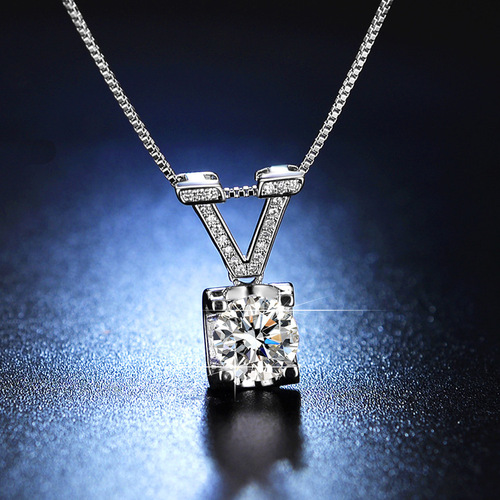 Xiaohongshu Kuaishou Internet celebrity live broadcast silver necklace imitation D color moissanite heart-shaped four-leaf clover pendant for women wholesale
