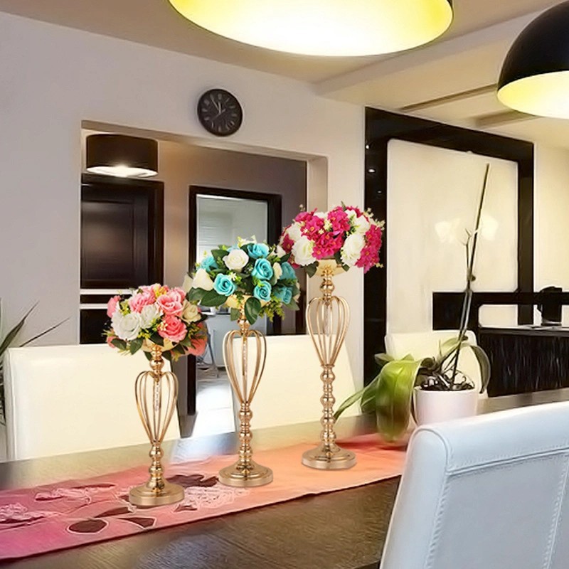 Accesorios de boda transfronterizos nuevos candelabres de torsión mesa floral ornamentos galvanizados de oro europeos decoración de guía de pasarela