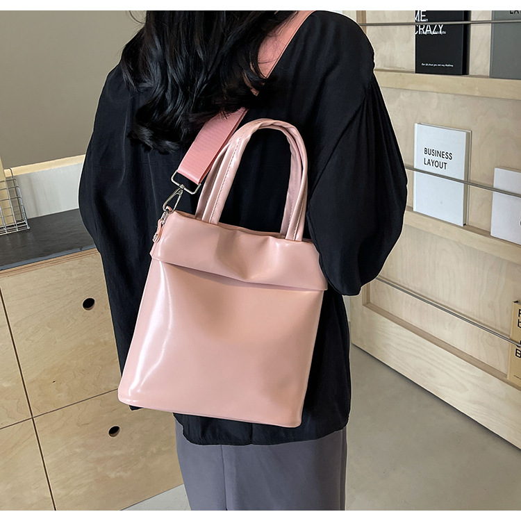 Women's Medium Pu Leather Solid Color Basic Classic Style Magnetic Buckle Tote Bag display picture 34