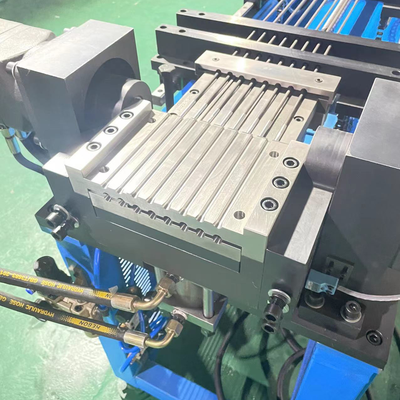 新乡市博威.半自动弯管机