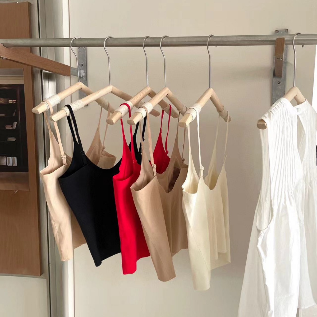 Base líquida ropa interior actualizada, piel profunda sin marcas impermeables, larga suspensión, soporte de jalea, taza con cojín de pecho, chaleco