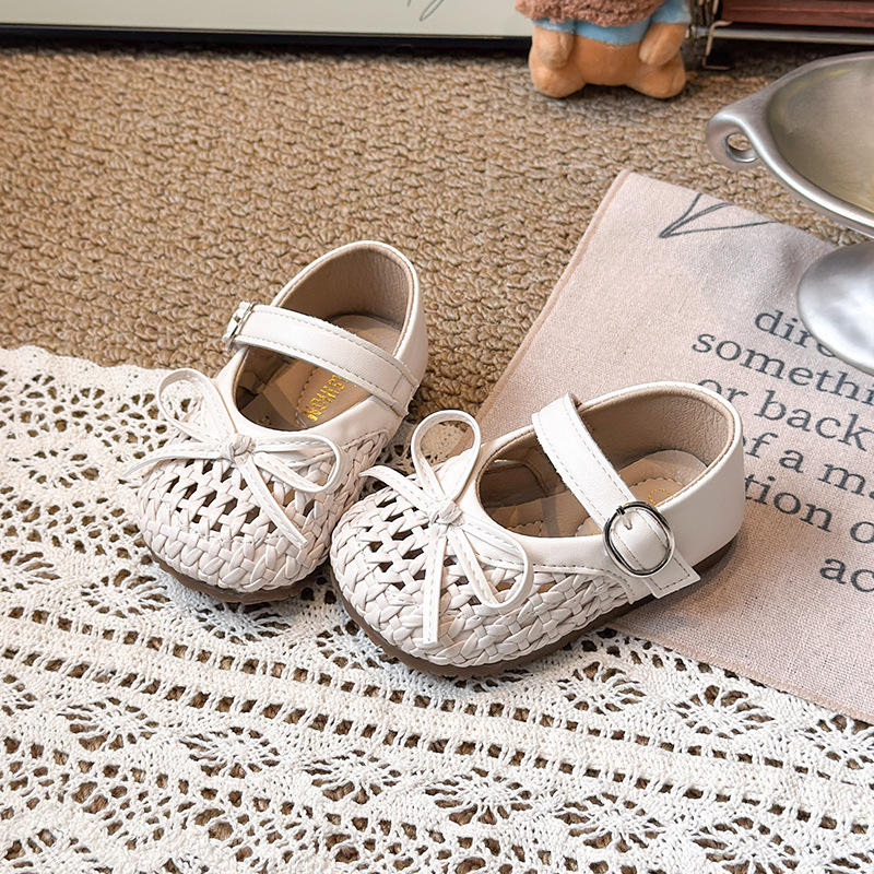 2026 verano de moda para niñas sandalias de cabeza de bolsillo nuevos zapatos de arco para niños Lefour zapatos de princesa huecos