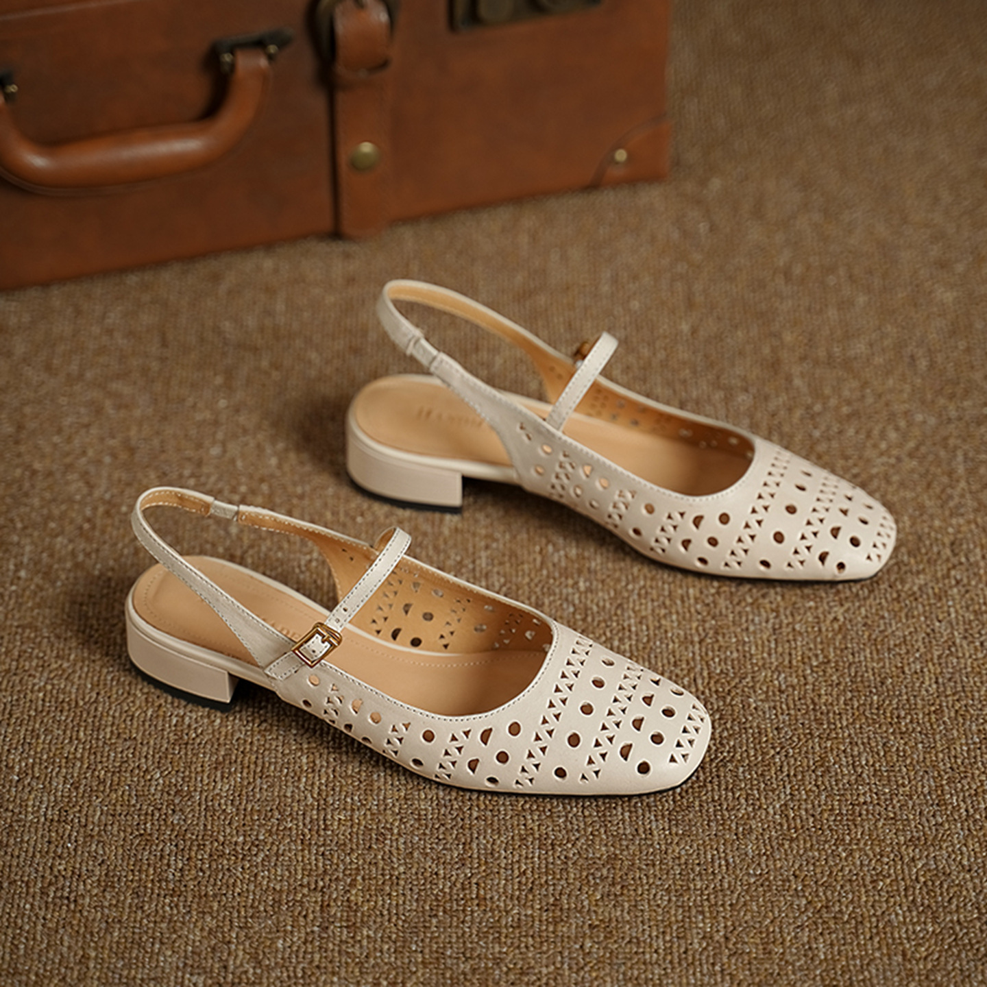 Sandal nữ hở mũi gót thấp quai ngang đế bệt — đen chi tiết 15