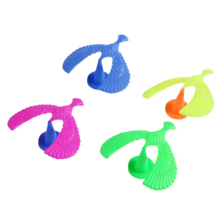 Tamaño pequeño mini equilibrio pájaro clásico gravedad equilibrio águila pájaro torcido huevo juguete regalo al por mayor traje transfronterizo