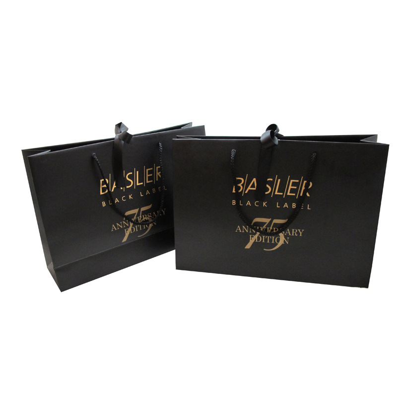 品牌服装手提纸袋黑色LOGO烫金纸袋厂家