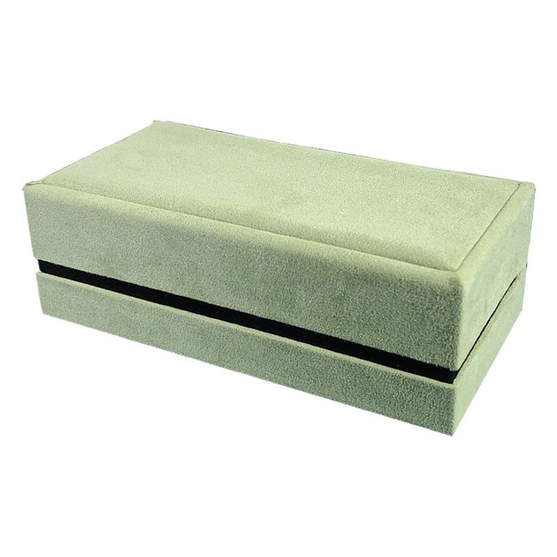 四つ葉の草は毛皮の草の緑色のアクセサリーの箱のファッションのアクセサリーの箱のネックレスのブレスレットの贈り物の箱のメーカーの直売をまねます。