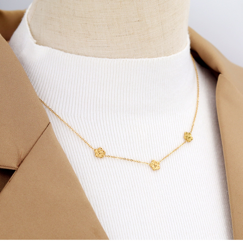 Retro Flower Titanium Steel Gold Plated Necklace Colorza_colorza_9