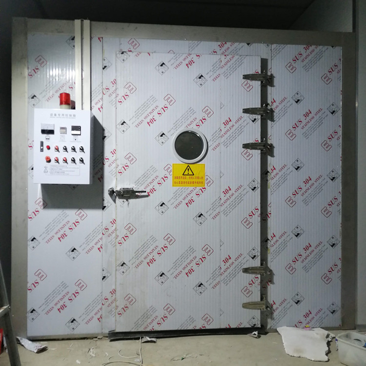 热风消毒房是以热空气循环对流方式对洗净的餐具进行消毒烘干贮存