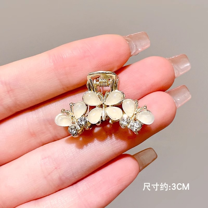 Exquisito clip pequeño clip de flequillo lateral de diamantes de imitación de perlas femeninas nuevo mini clip de tiburón de medio lazo horquilla tocado