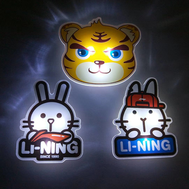 Insignia luminosa de acrílico DIY personalizada pequeña insignia para hacer accesorios de actividad de concierto insignia en forma de LED