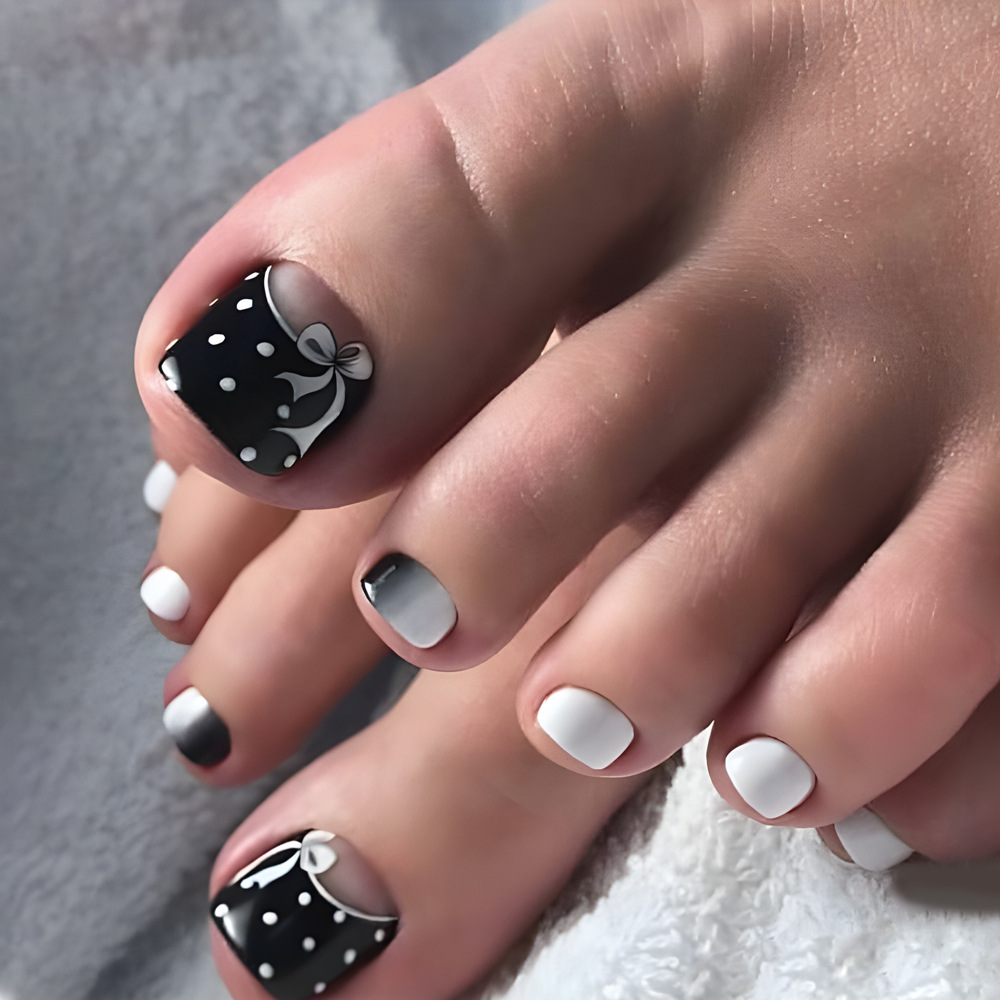 Venta caliente transfronteriza de uñas portátiles de otoño al por mayor chicas calientes en blanco y negro parche de uñas de pies desmontable