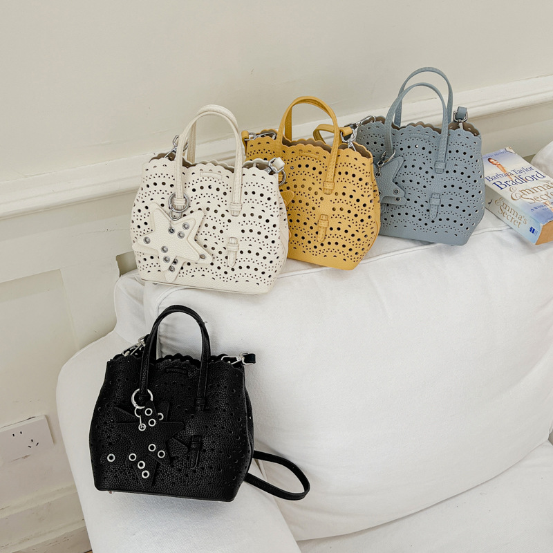 Bolsas de mano de tallado de onda transfronteriza, bolsas de cesta frescas de moda, bolsas de cubo de nicho de estilo extranjero diarias