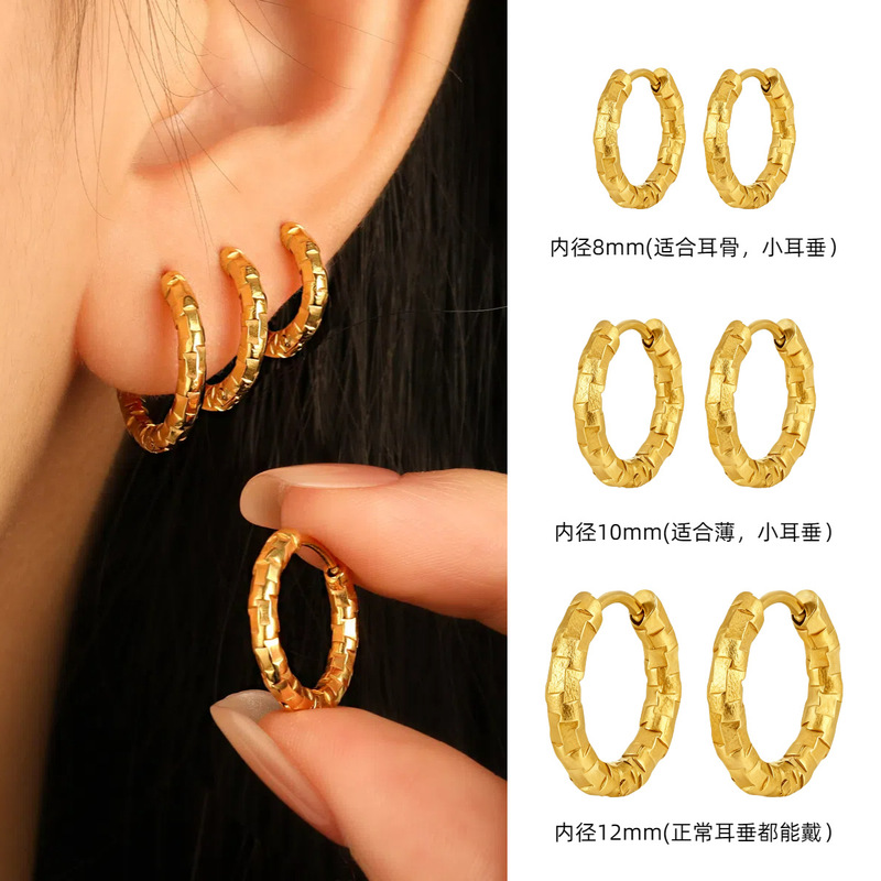 Square Flat Starry Sky Titanium Steel Earrings Plated with 18K Gold, Non-Fading Hoop Earrings, Trendy Fashion Embossed Circle Earrings, Gold-Plated