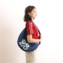 尼龙斜挎包男女2025春季新款牛津布轻便运动包潮大容量饺子包包邮