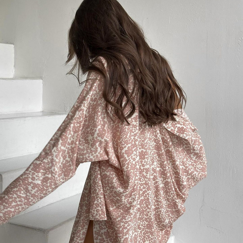 Verano nueva ropa interior de pijama de damas pantalones cortos abrigo de tres piezas conjunto de alta calidad impresión de seda suelta ropa para el hogar