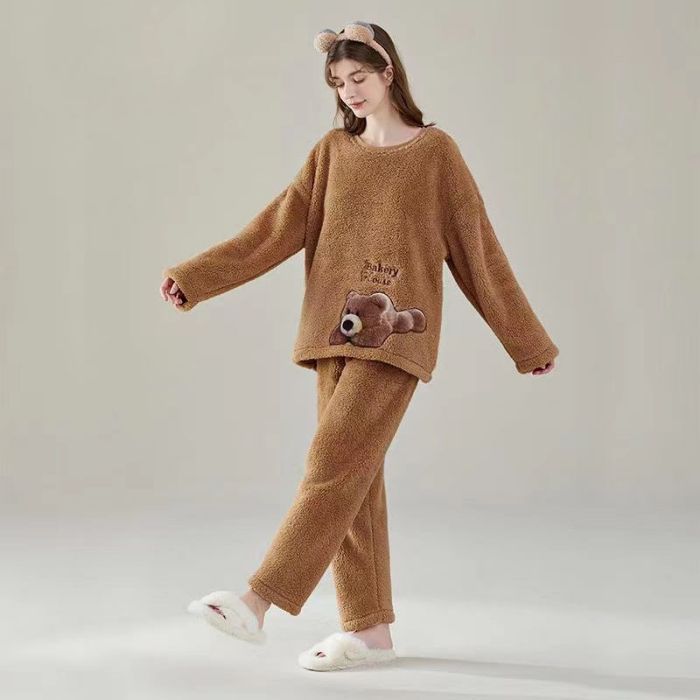 Pijamas de invierno al por mayor transfronterizos franela espesa dulce caricatura de mujeres ocio de manga larga calentamiento coral terciopelo ropa para el hogar