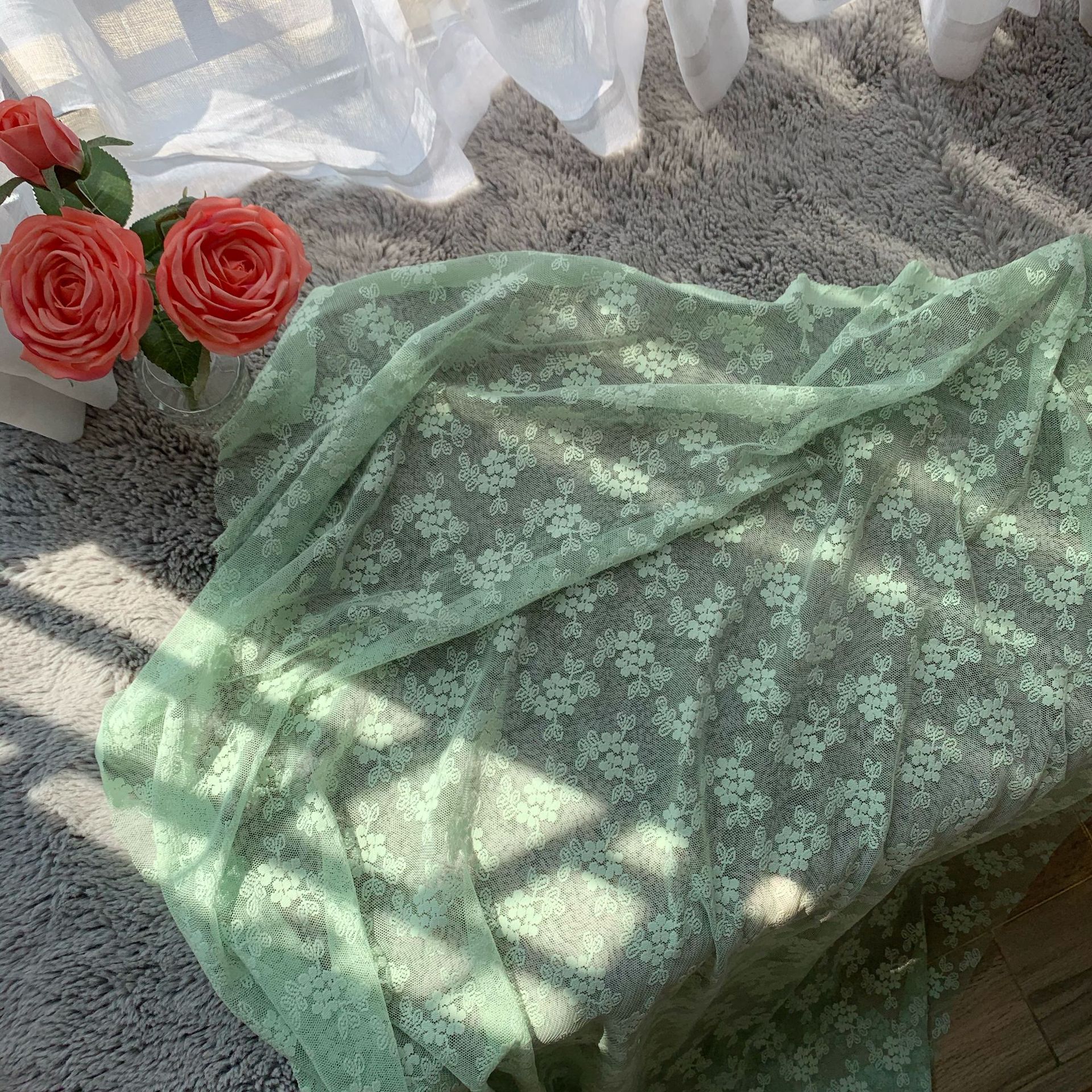 Tela de encaje de poliéster tridimensional pequeña tela de jacquard floral para niños Hanfu al por mayor estera de mesa de malla mantel de encaje