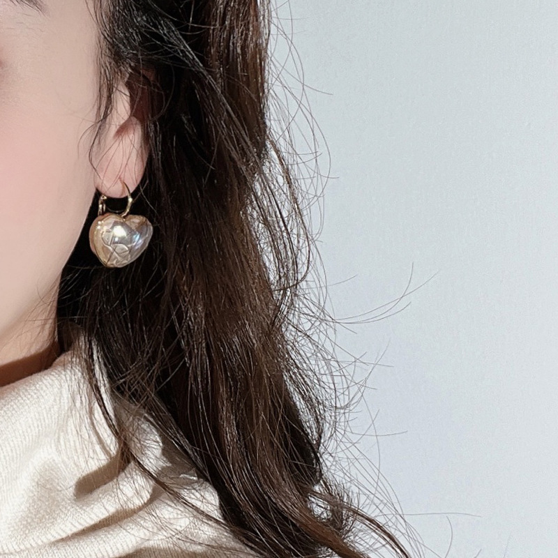 Fashion Pearl Heart Shape Earrings Korean Style Heart-shaped Copper Earrings display picture 1