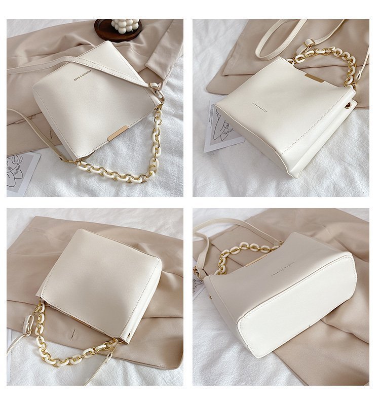 The 2022 new Korean-style women's bucket bag is a trendy spring and summer single-shoulder crossbody bag for young women. It's a cute and simple commuting bag for women Application Scenario