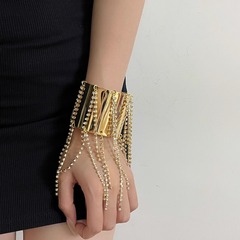 ヨーロッパとアメリカのニッチな誇張されたロングタッセルラインストーンオープンブレスレット女性用インスタイル凹面形状ワイドバージョンメタルブレスレットアームバンド