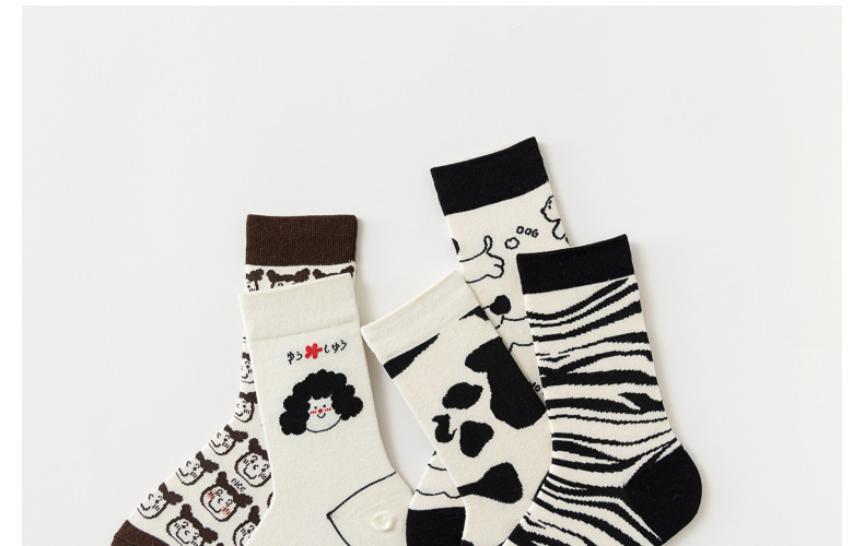 Unisex/male and female can be simple cartoon in the tube socks