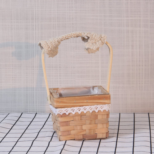 Portable flower basket, straw woven flower basket, straw woven rattan hand-held flower basket, pastoral style creative wicker flower basket