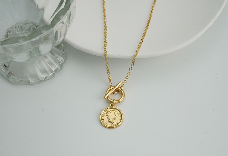 European And American Necklace Female New Retro Goddess Ot Buckle Copper Clavicle Chain display picture 3