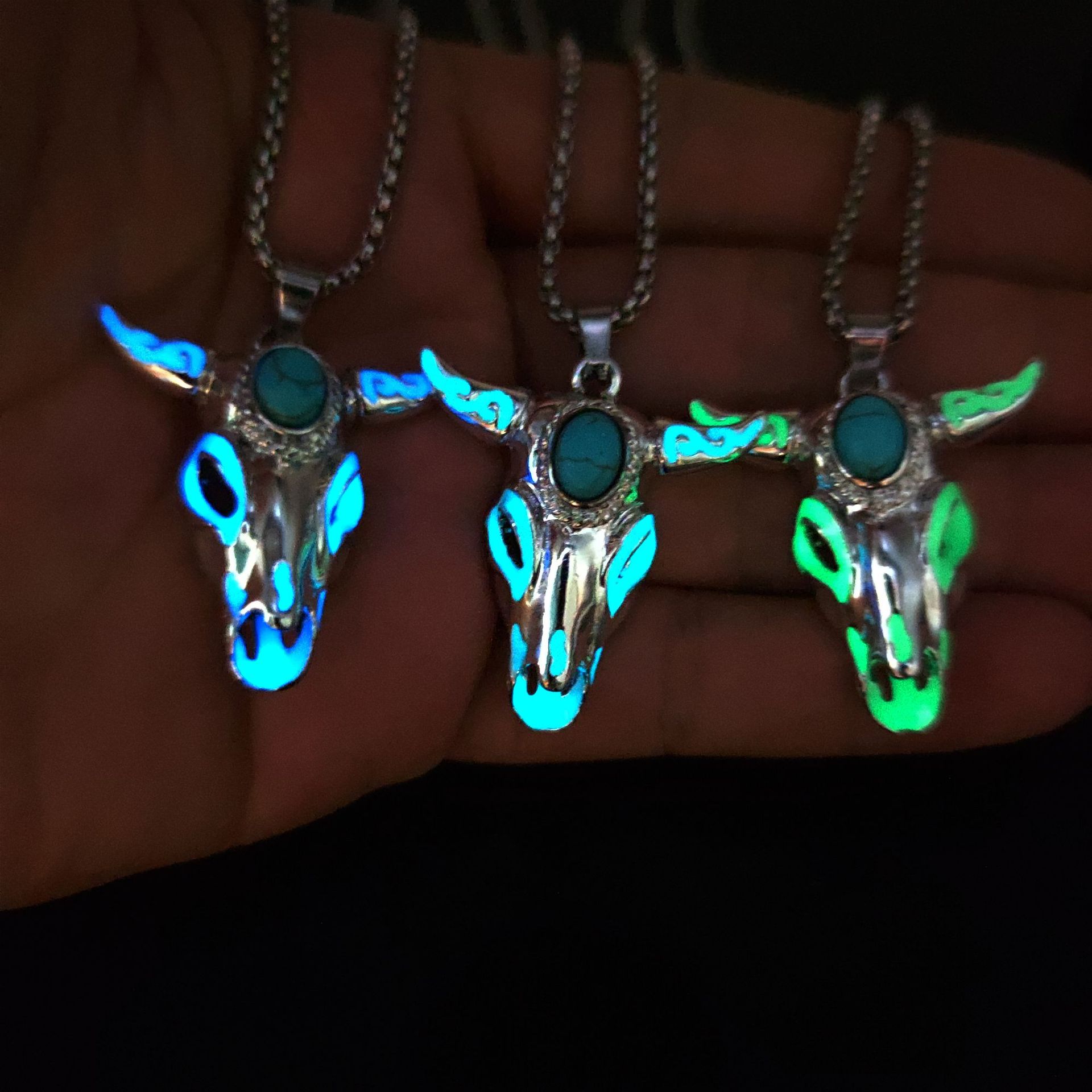 1 Piece Quantity Holiday Occasion Retro Cattle Alloy Inlaid Turquoise Unisex Pendant Necklace 1 Piece