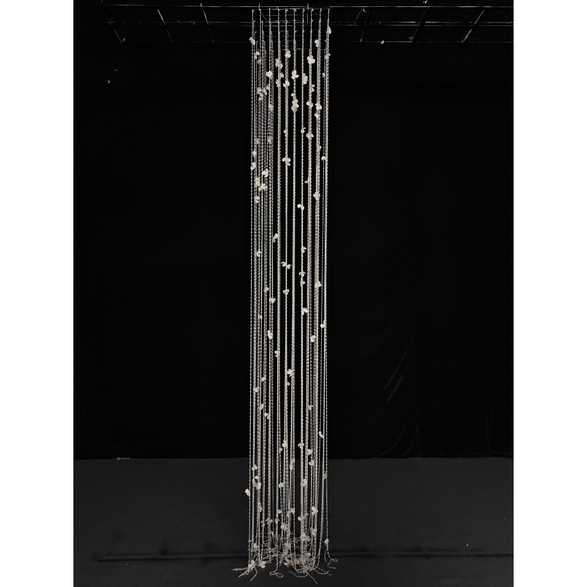 Propósitos de boda acrílico acabado retener el techo pétalos de cristal cortina de cuentas de fondo decoración de estilo coreano sala de bodas hotel