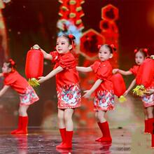 元日喜庆舞蹈服中国风演出服龙年拜年服梦娃开门红灯笼旗袍表演服