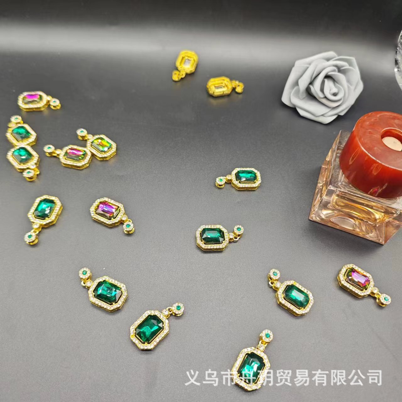 电镀几何吊坠女气质百搭复古锁骨项链配件小众设计高级感吊坠配件