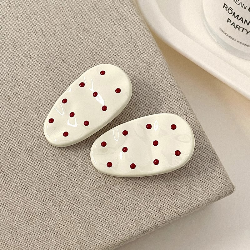 Un par de pinzas blancas