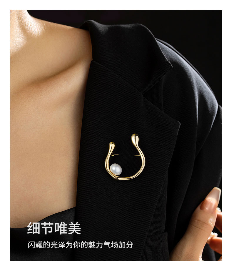 时尚轻奢风几何形胸针小众高级感淡水珍珠胸花新品个性