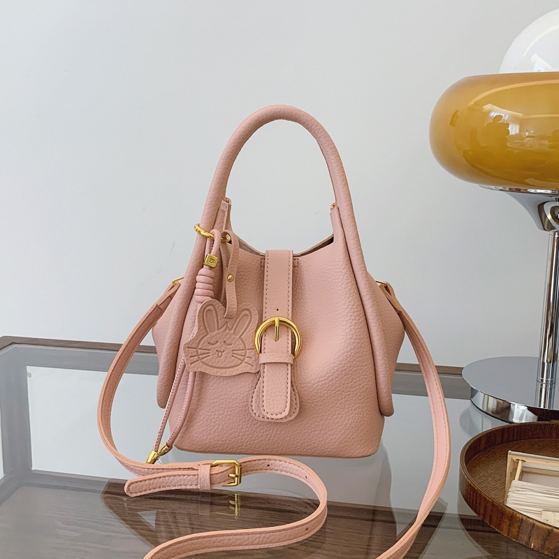 Bolsas de mujer tendencia de hombro solo para trabajar bolsas coreanas de cubo sensación de bolsas de viaje de moda nueva bolsa interior para mujeres
