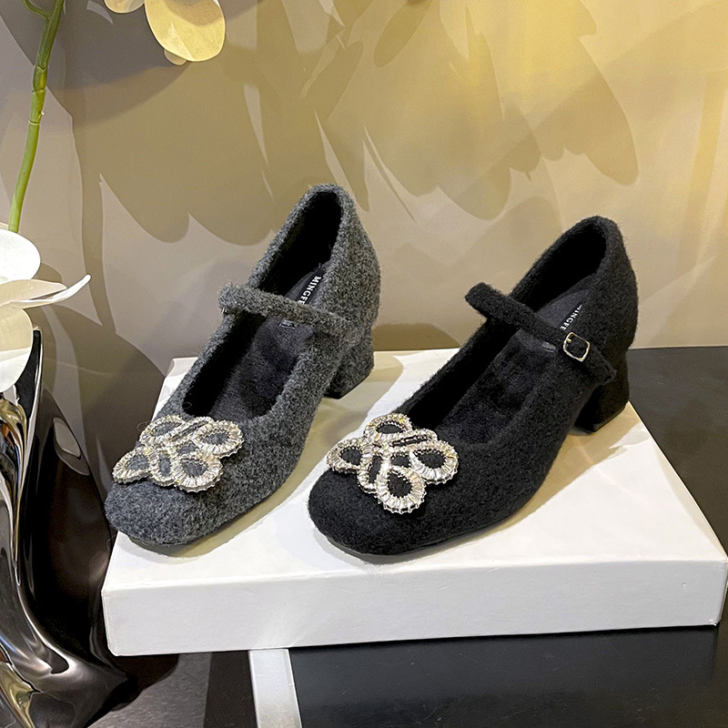 2026 nuevo tamaño pequeño francés 33 zapatos de tacón ultra alto de mujer con botón cuadrado de diamante de veludo zapatos de veludo de tacones gruesos