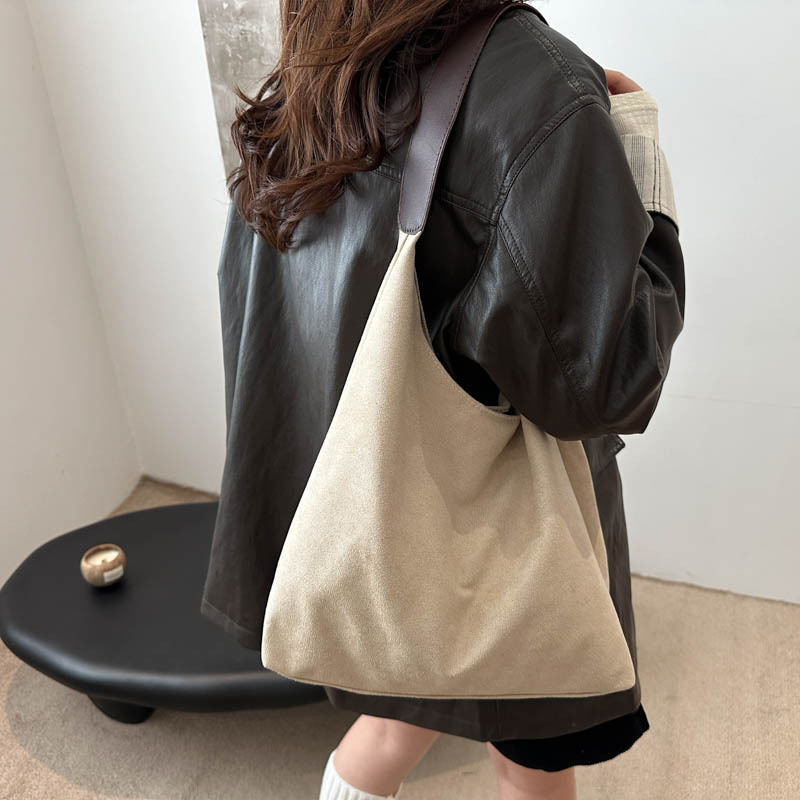 Niche Zhong ternero bolso para mujeres 2024 nueva moda de gran capacidad bolso de hombro de brazo casual versátil bolso de viaje