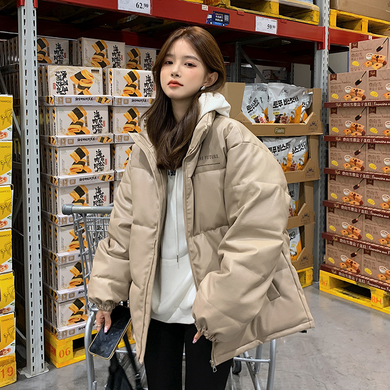 Ropa de algodón mujer 2023 nuevo estilo coreano suelto ropa de pan estudiantil gruesa tela PU letras chaqueta de algodón chaqueta de invierno image 10