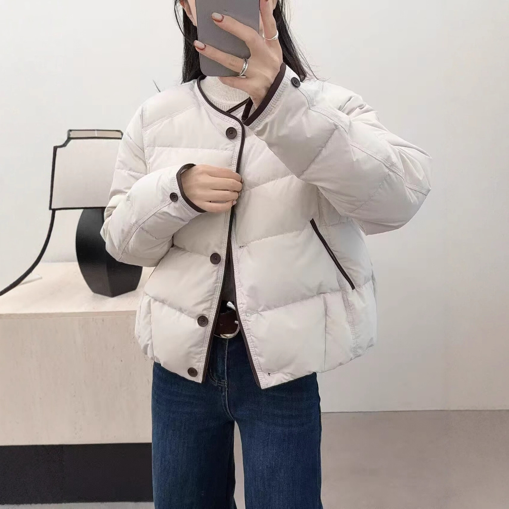 여성용 한국식 짧은 다운 재킷 2025 새로운 블루 라운드 넥 루즈 심플 작은 따뜻한 빵 재킷