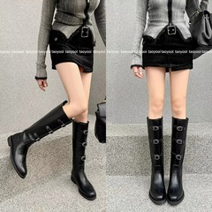 レトロな牛革の金属のボタンの小さい衆の直筒の長靴の女性は幅の高い筒のベルトのボタンの機関車の西部の騎士の靴をプラスしてやせています。