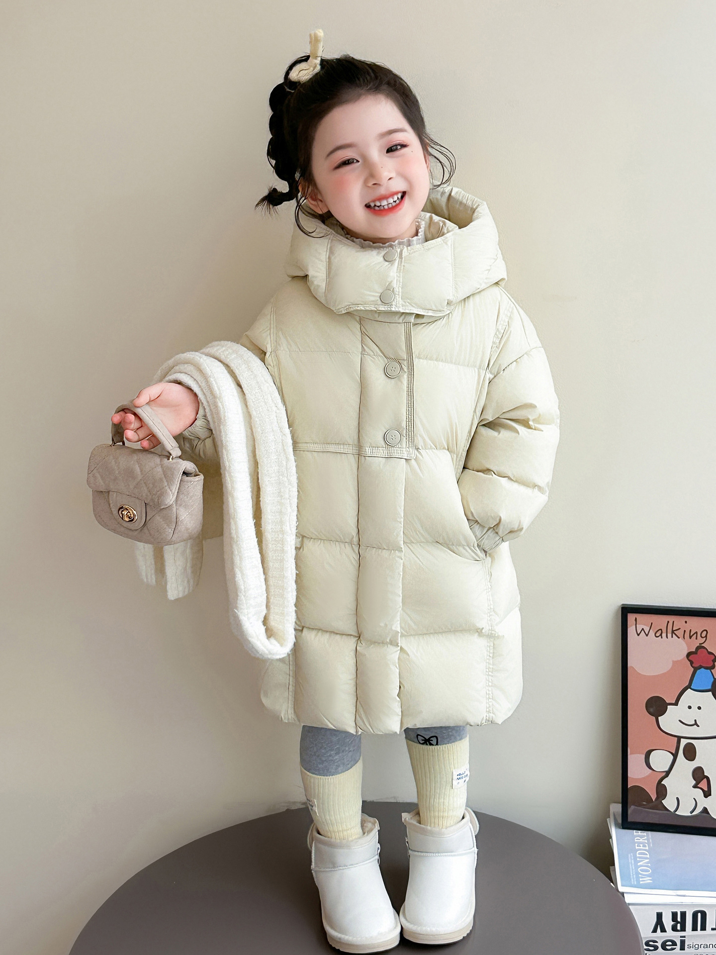 Chaqueta de pluma larga para niñas invierno 2025 nuevo estilo de aire extranjero para niños engrosados ropa de invierno bebé chaqueta súper hermosa image 2