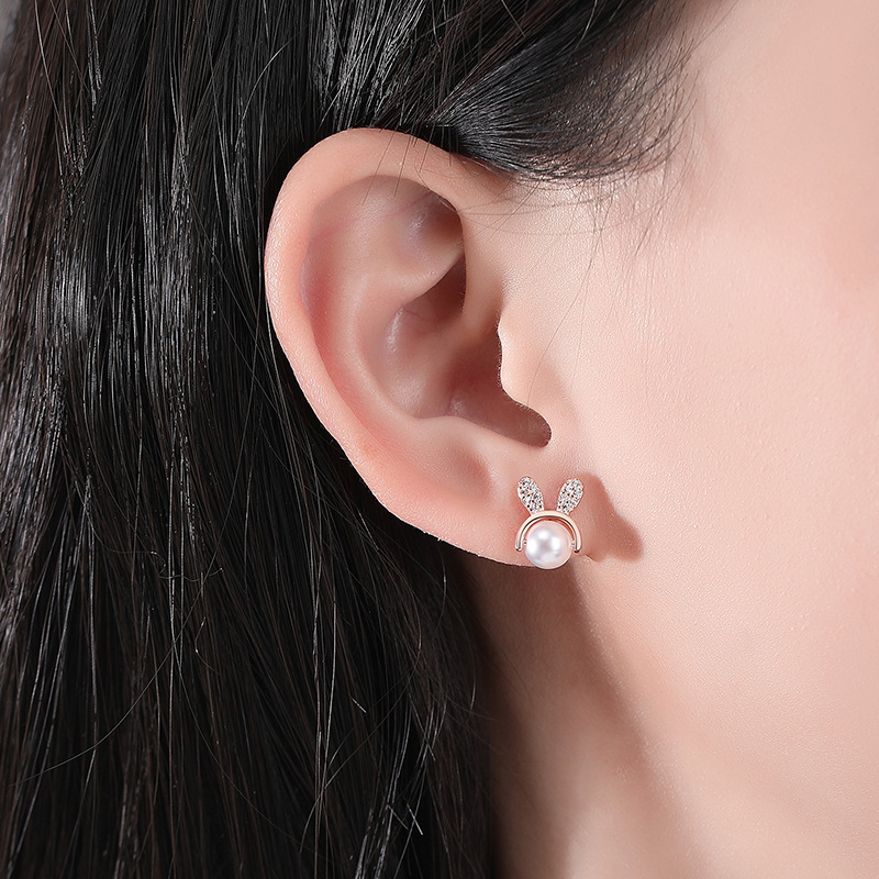 Lindo conejito diamante-incrustado pequeño S925 pendientes de plata elegante cuentas de plástico dulce pendientes de todo partido para las mujeres