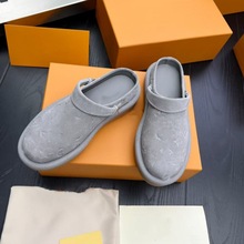 �¿�W��Ůʿ�ϰ����������|�ρ���Ƥƽ����ĸ�߶˕r�г�����Ь�S